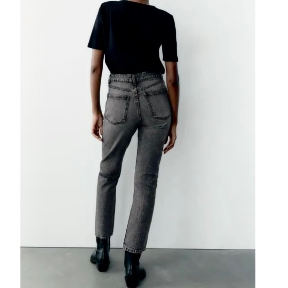 Zara High Waisted Dark black/gray Washed
Mom fit jeans - Picture 2 of 5